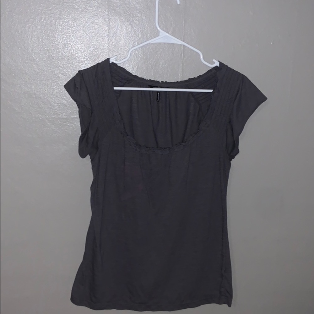 gray shirt